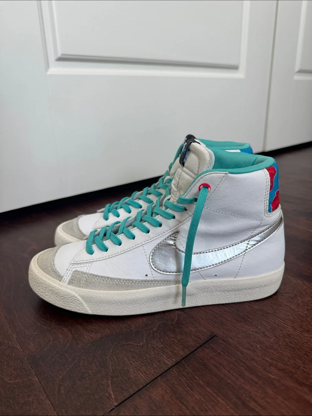 Nike Girls Youth Sneakers Shoes High Tops Teal & Floral Accents, size 5